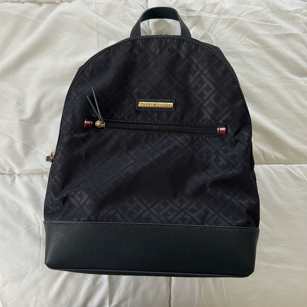NWOT _ Tommy Hilfiger Sleek Urban Blue Backpack with Logo _ Medium Size